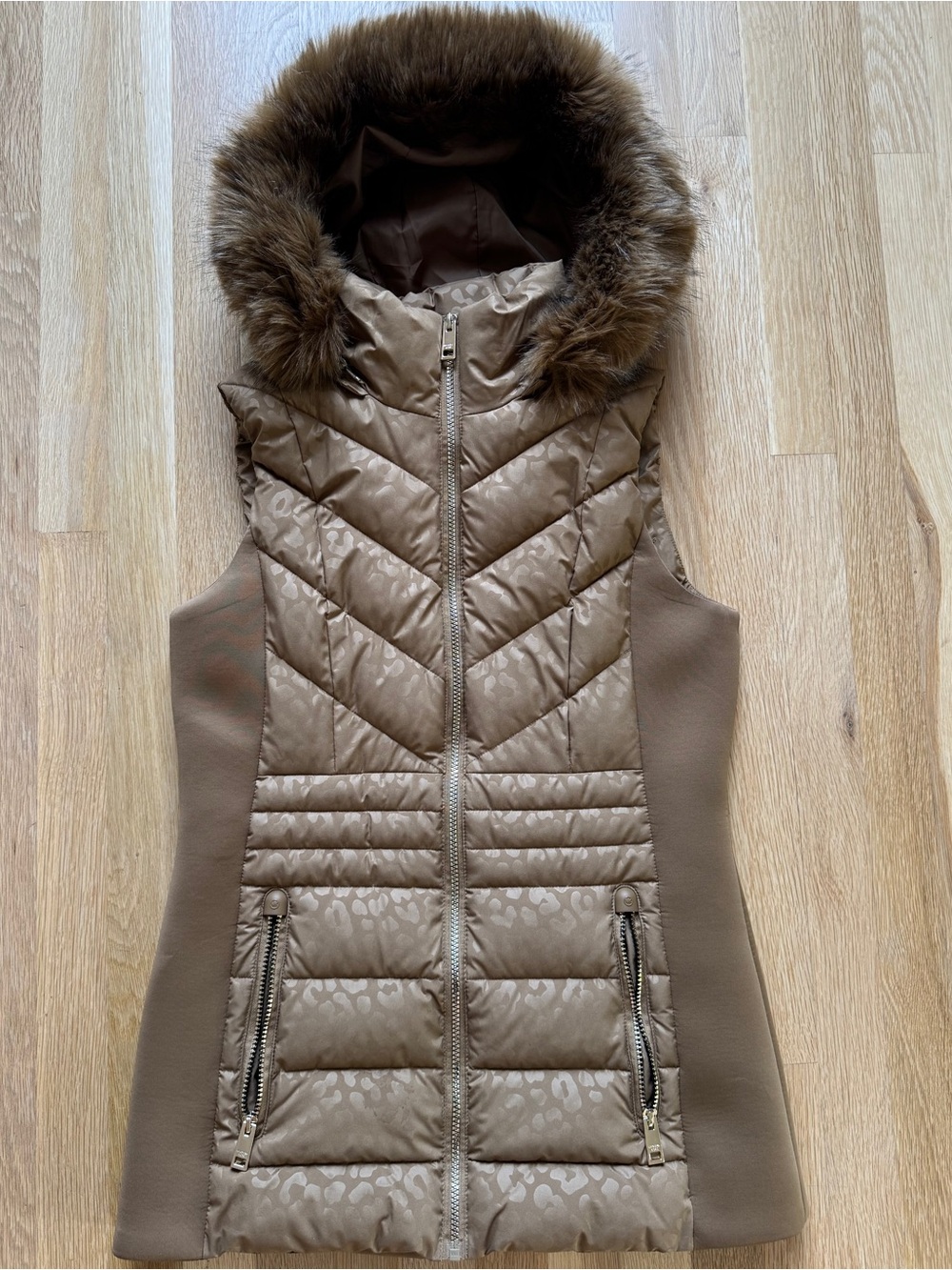 Michael Kors tan gold faux fur leopard hooded puffer vest small